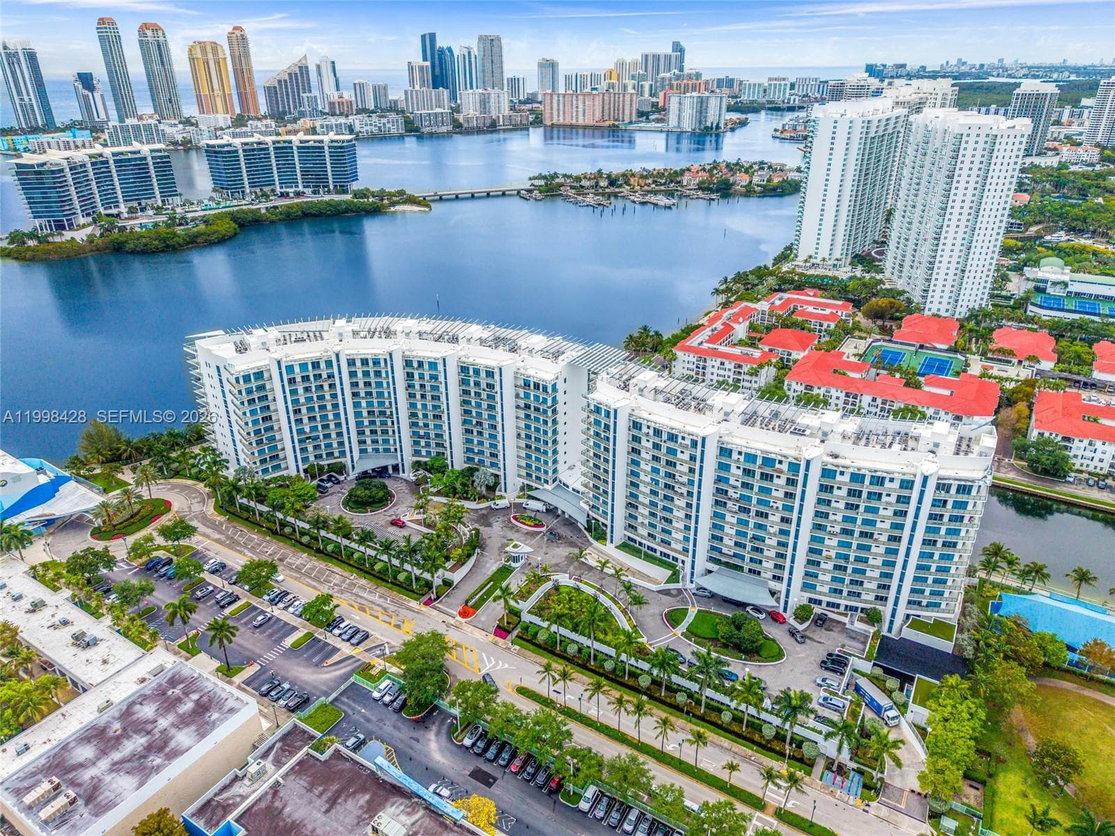 3300 NE 188th St # 812, Aventura FL 33180 — 82