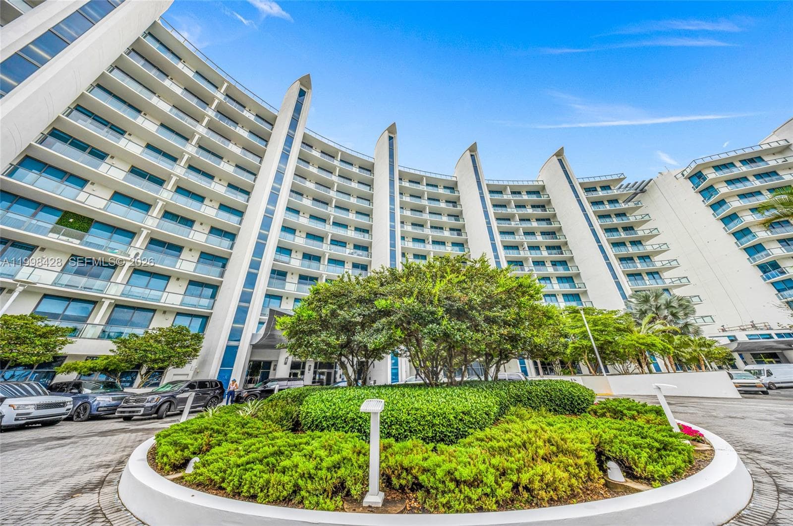 3300 NE 188th St # 812, Aventura FL 33180 — 33