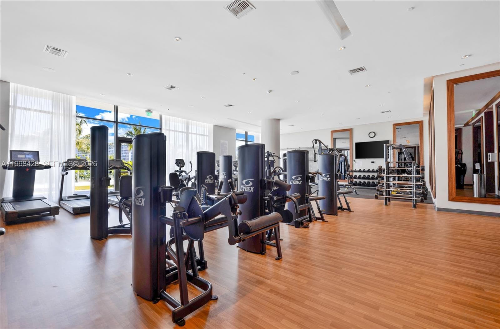 3300 NE 188th St # 812, Aventura FL 33180 — 40