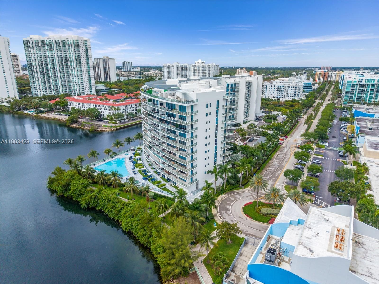 3300 NE 188th St # 812, Aventura FL 33180 — 87