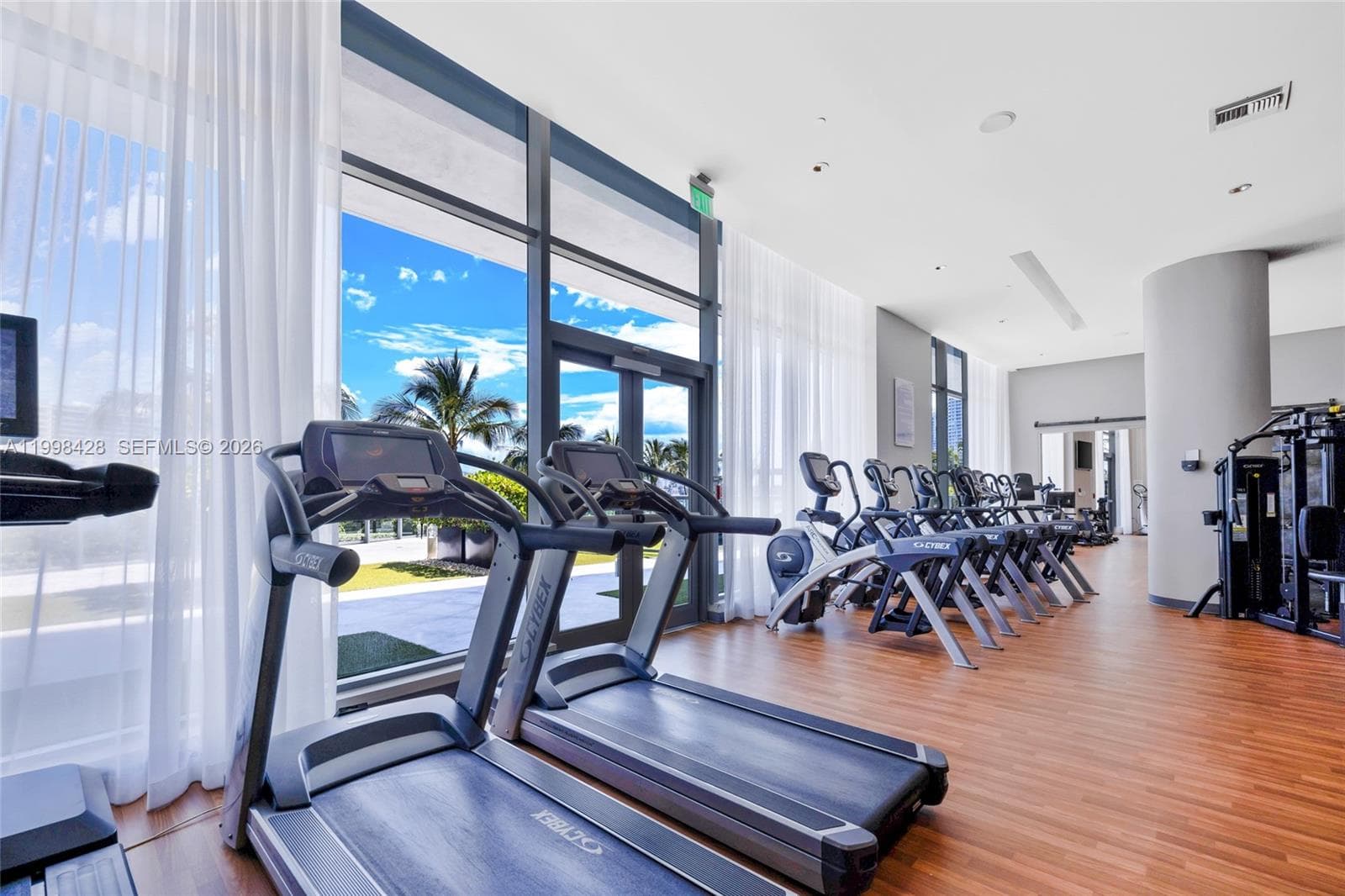 3300 NE 188th St # 812, Aventura FL 33180 — 93