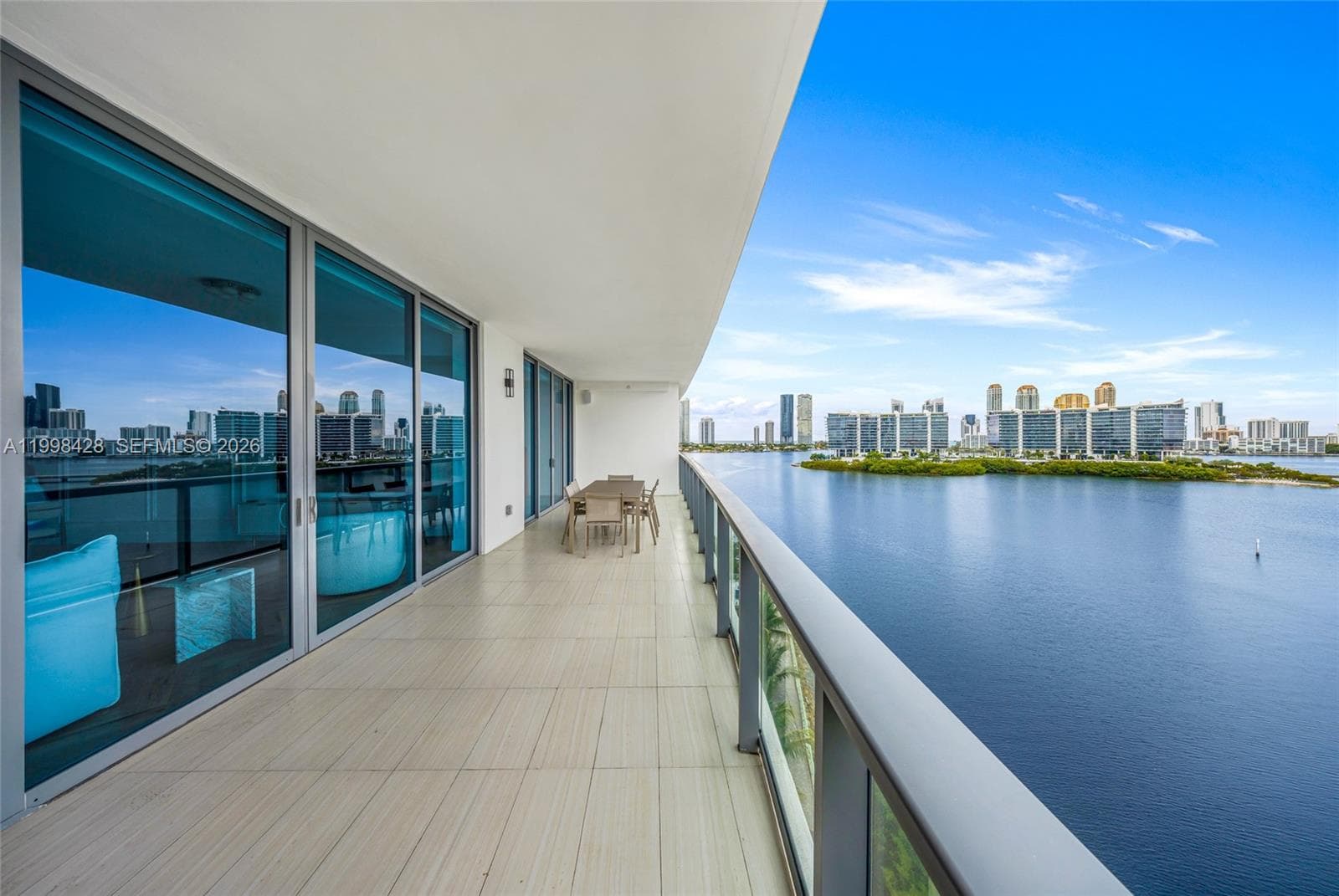 3300 NE 188th St # 812, Aventura FL 33180 — 70