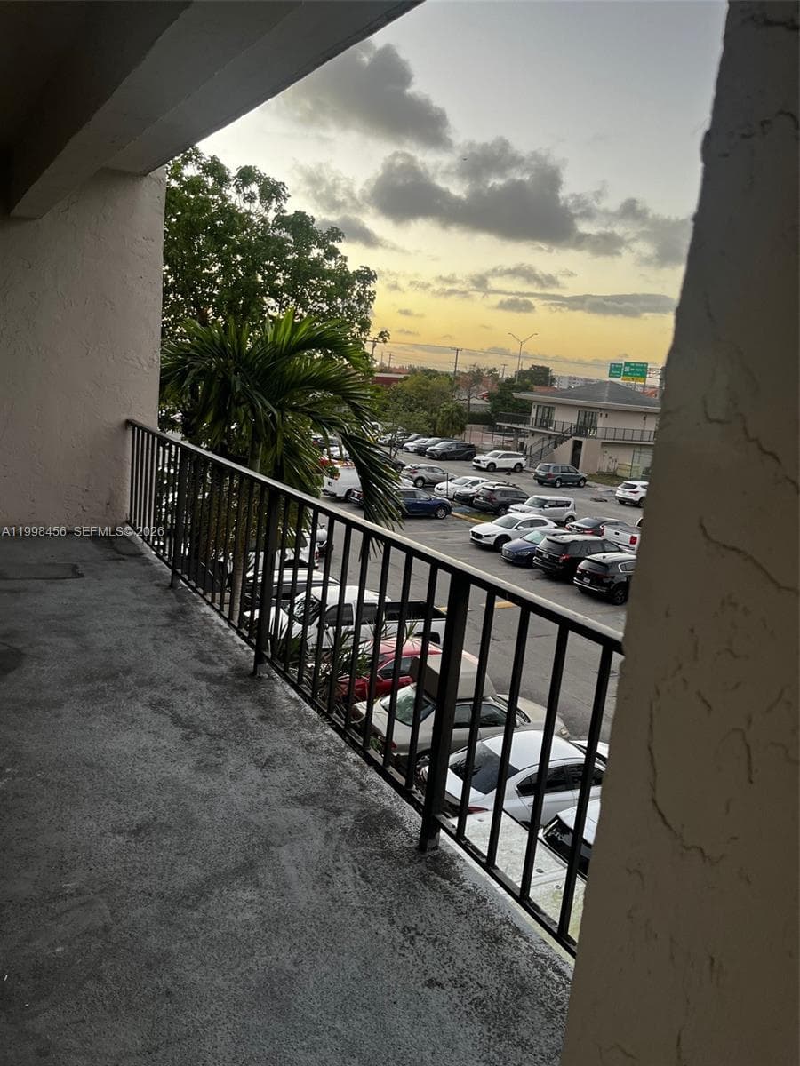 5625 W 20th Ave # 306, Hialeah FL 33012 — 2