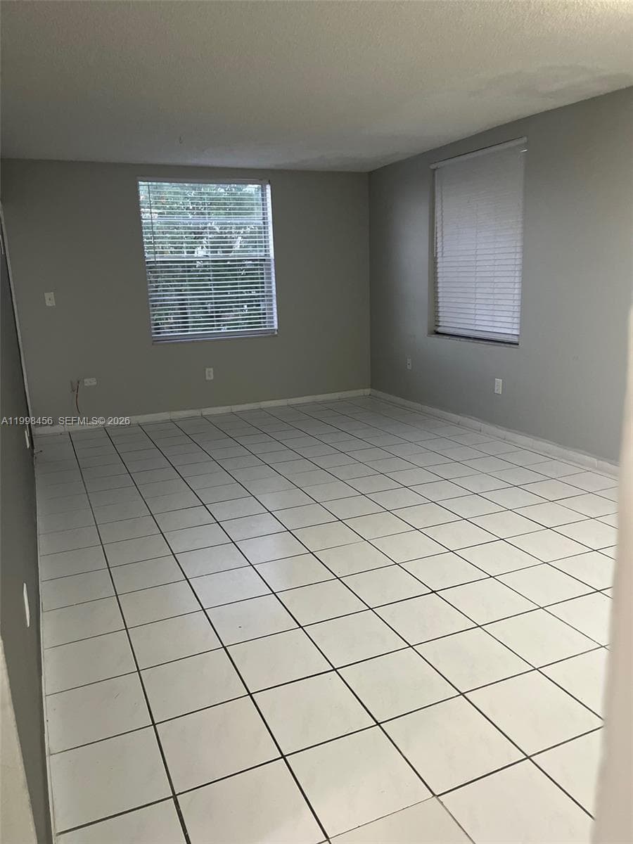 5625 W 20th Ave # 306, Hialeah FL 33012 — 1