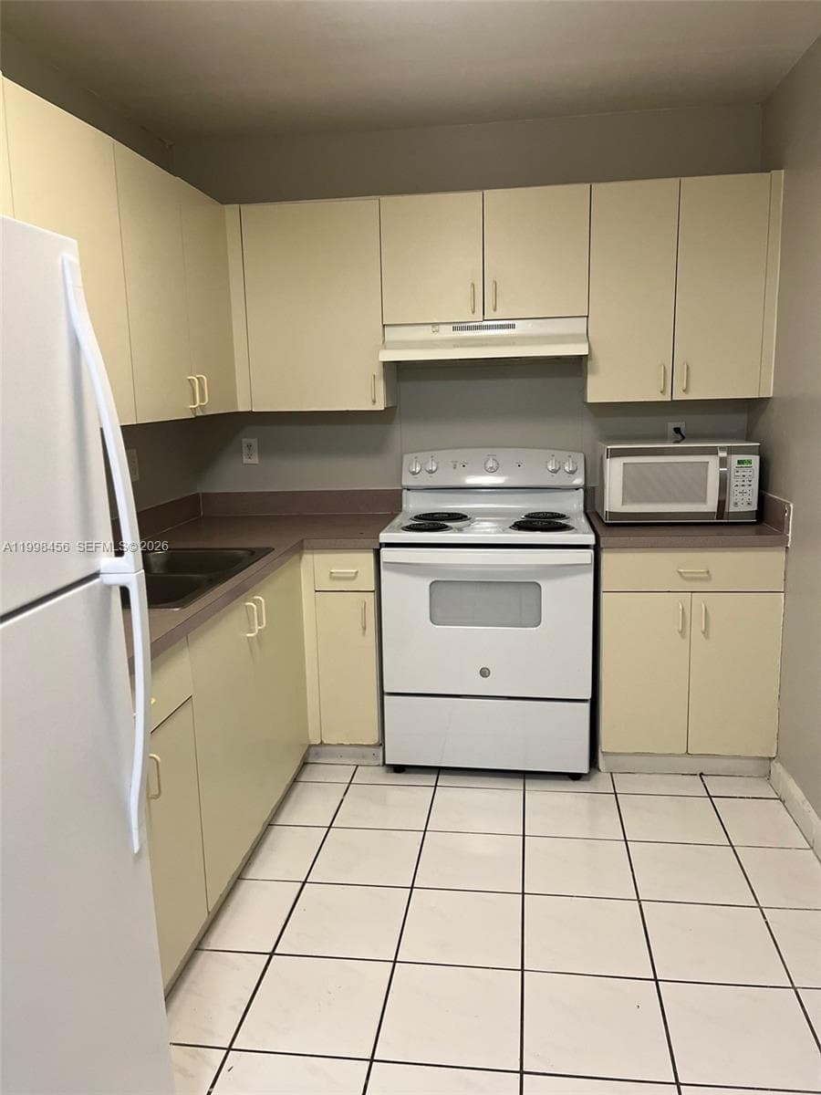 5625 W 20th Ave # 306, Hialeah FL 33012 — 4