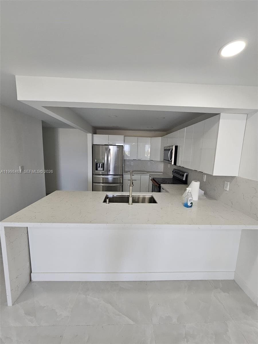 7125 Bay Dr # 506, Miami Beach FL 33141 — 7