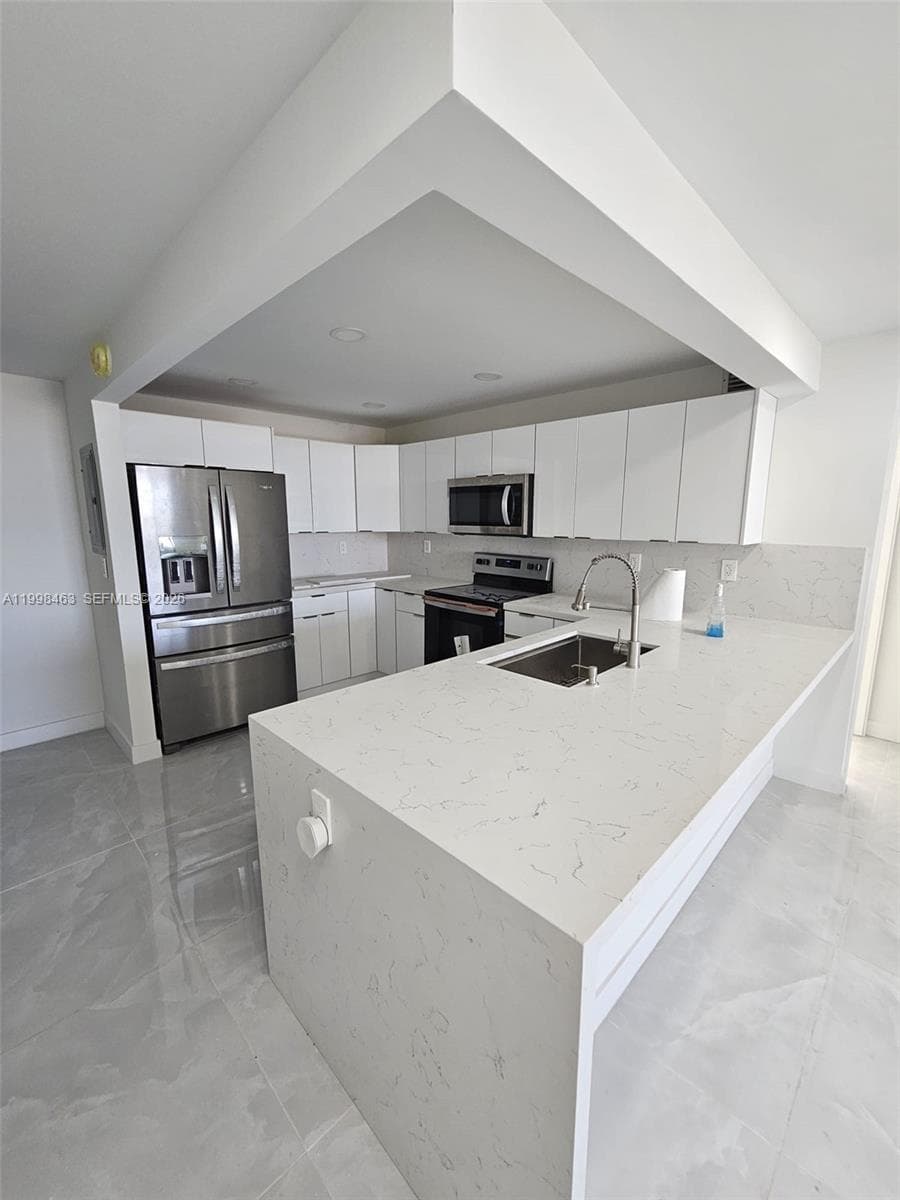 7125 Bay Dr # 506, Miami Beach FL 33141 — 8