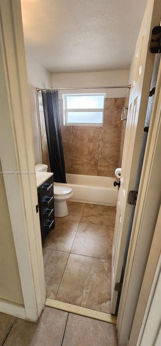 880 E 26th St, Hialeah FL 33013 — 24