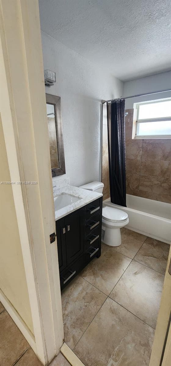 880 E 26th St, Hialeah FL 33013 — 34