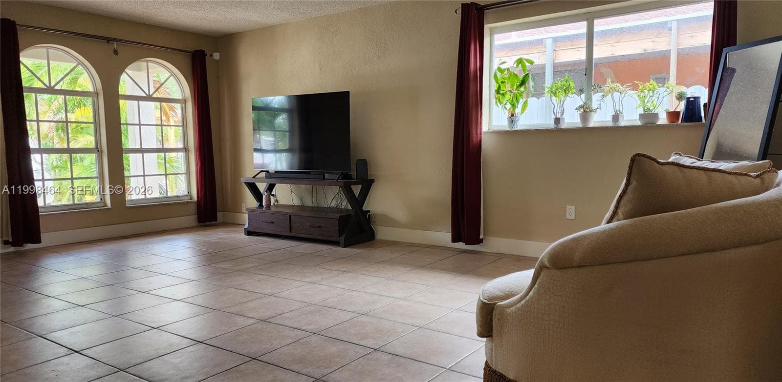 880 E 26th St, Hialeah FL 33013 — 8