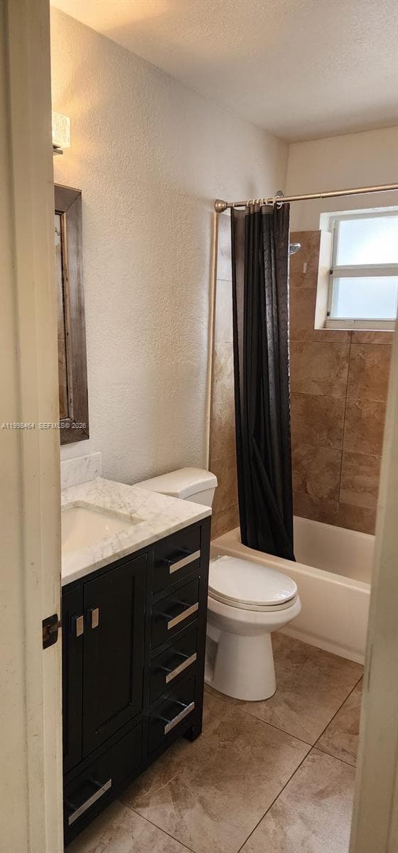 880 E 26th St, Hialeah FL 33013 — 25