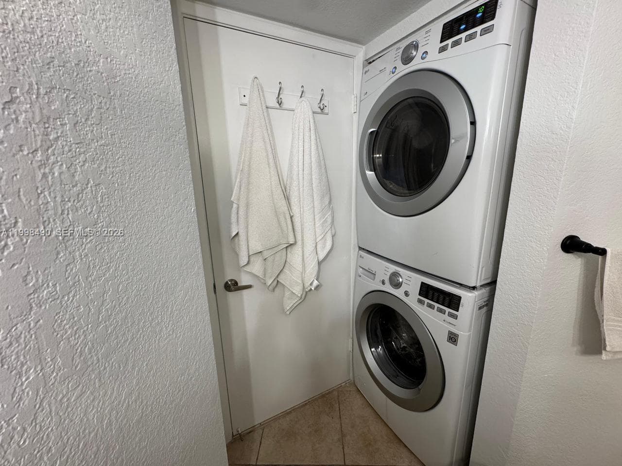 3600 Mystic Pointe Dr # 910, Aventura FL 33180 — 23