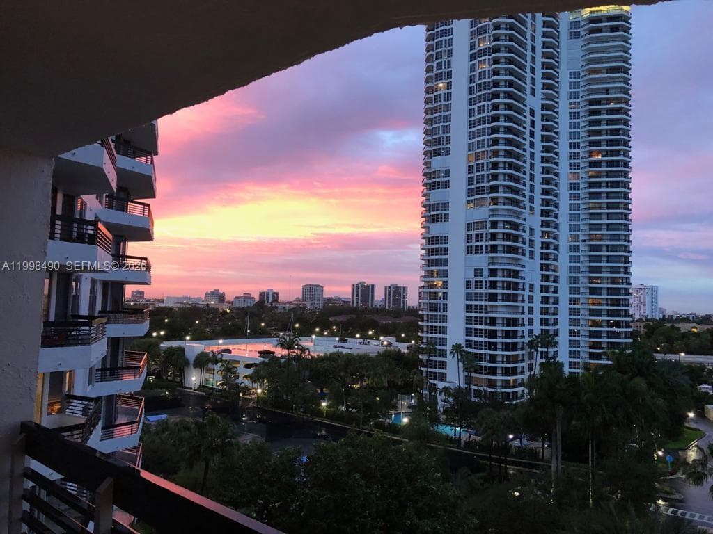 3600 Mystic Pointe Dr # 910, Aventura FL 33180 — 27