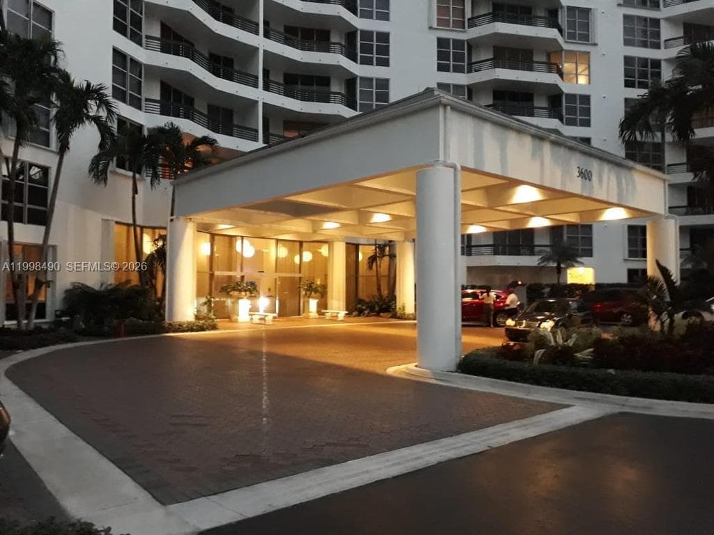 3600 Mystic Pointe Dr # 910, Aventura FL 33180 — 41