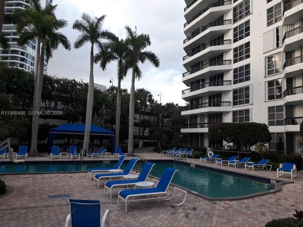3600 Mystic Pointe Dr # 910, Aventura FL 33180 — 40