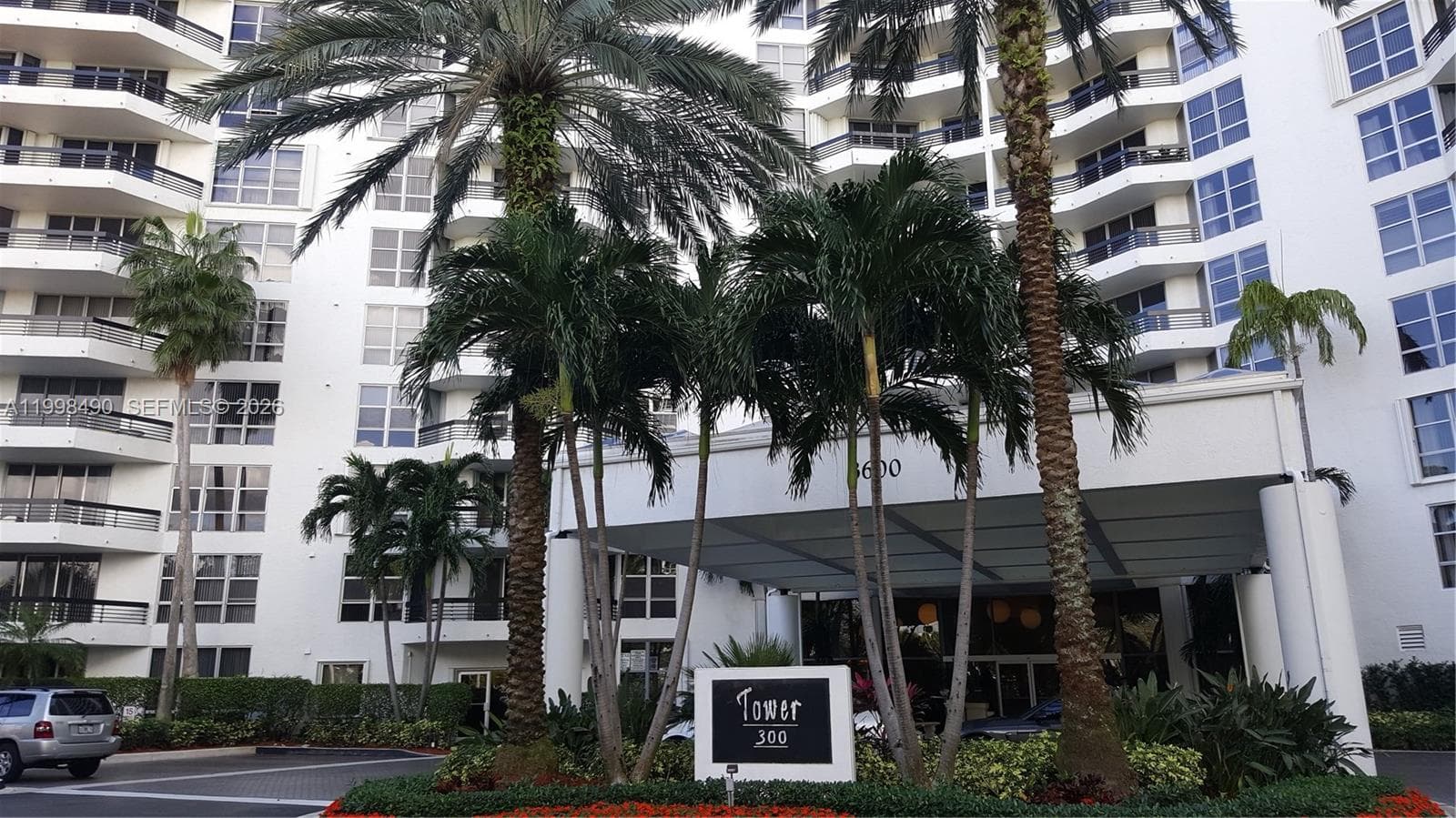 3600 Mystic Pointe Dr # 910, Aventura FL 33180 — 29