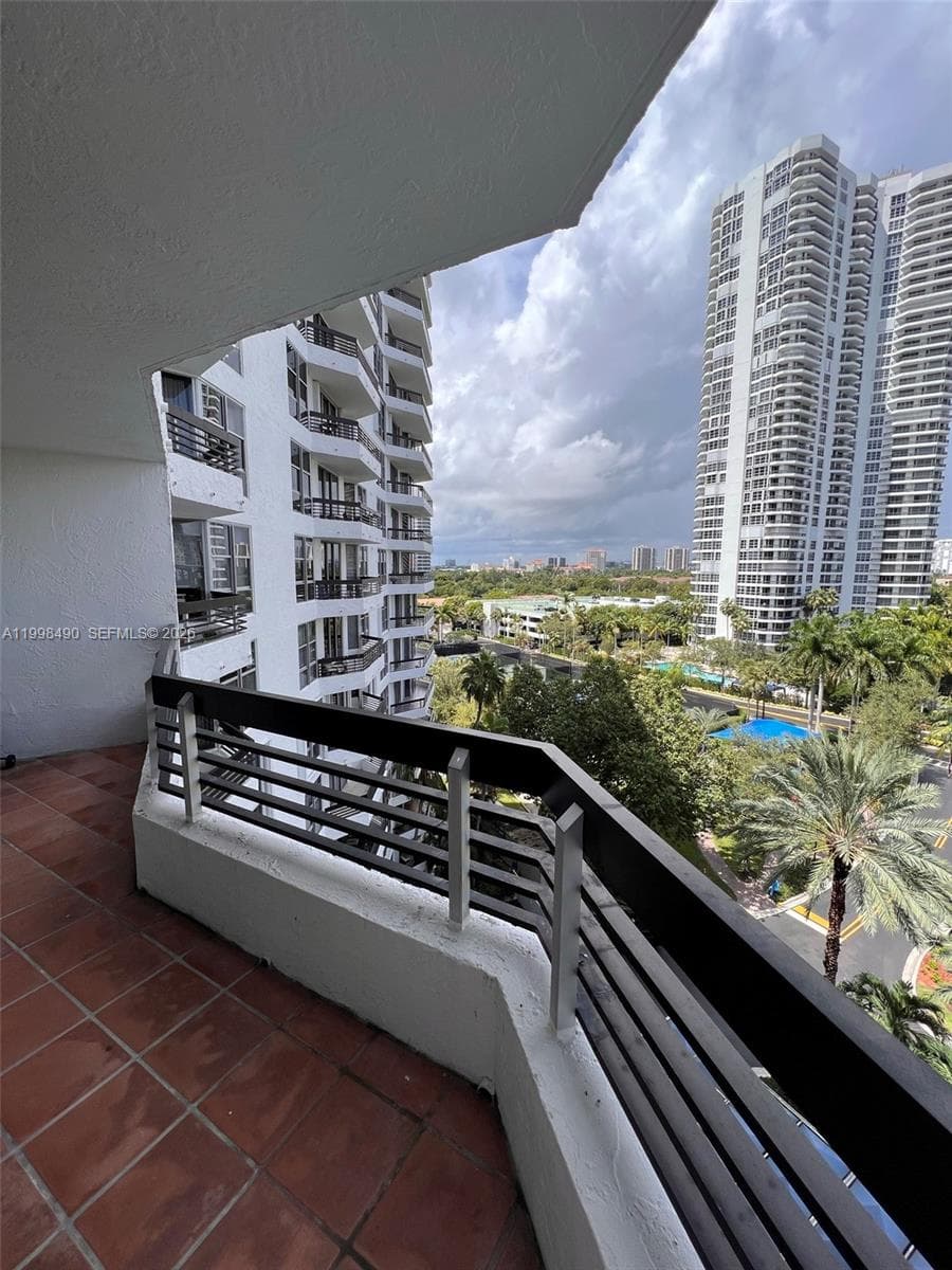 3600 Mystic Pointe Dr # 910, Aventura FL 33180 — 25