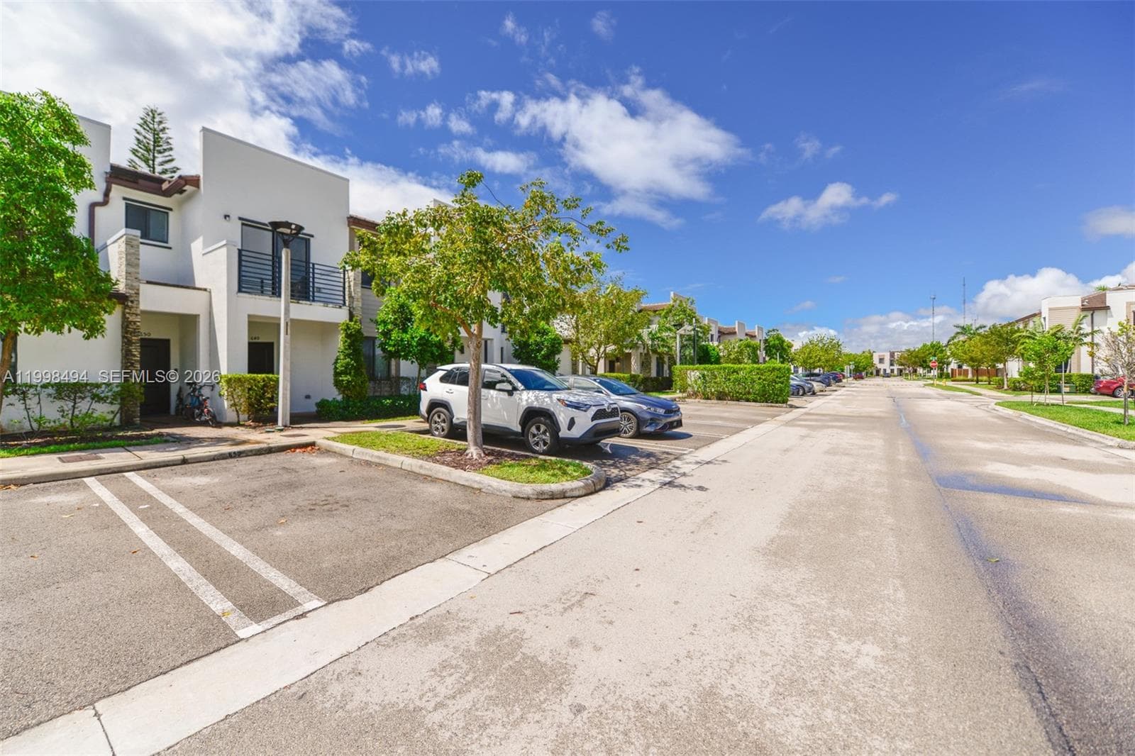 640 NE 207th St, Miami FL 33179 — 52