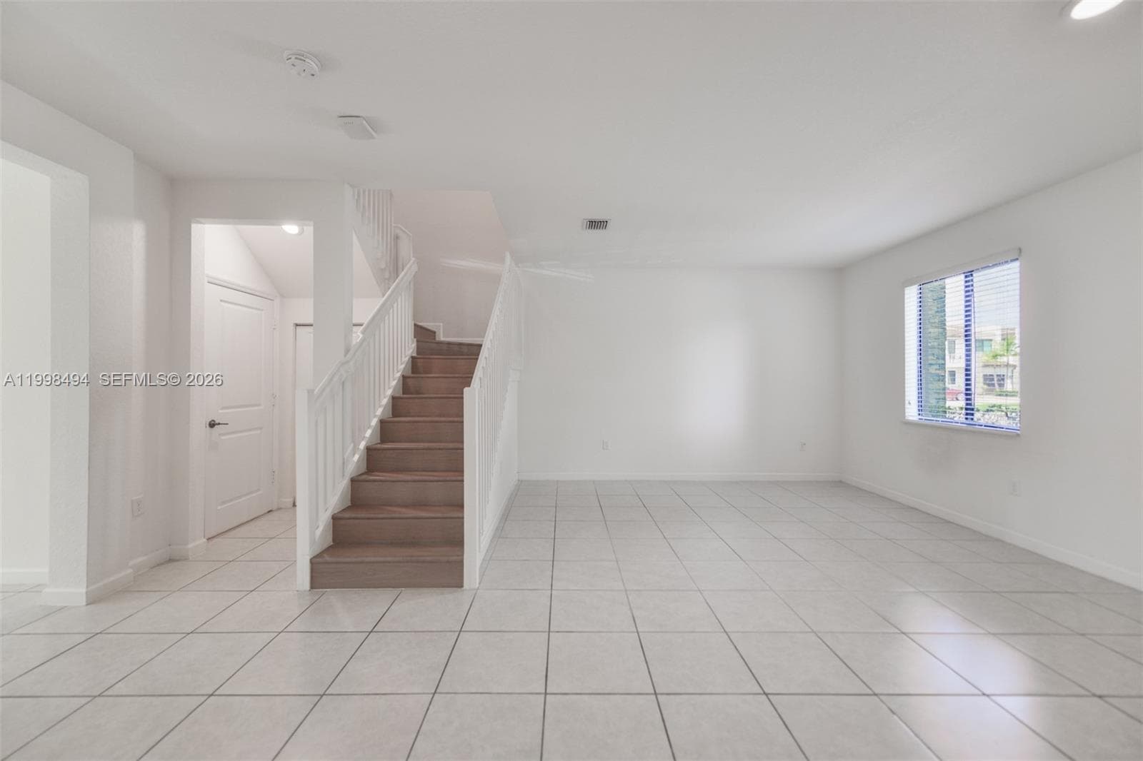 640 NE 207th St, Miami FL 33179 — 5
