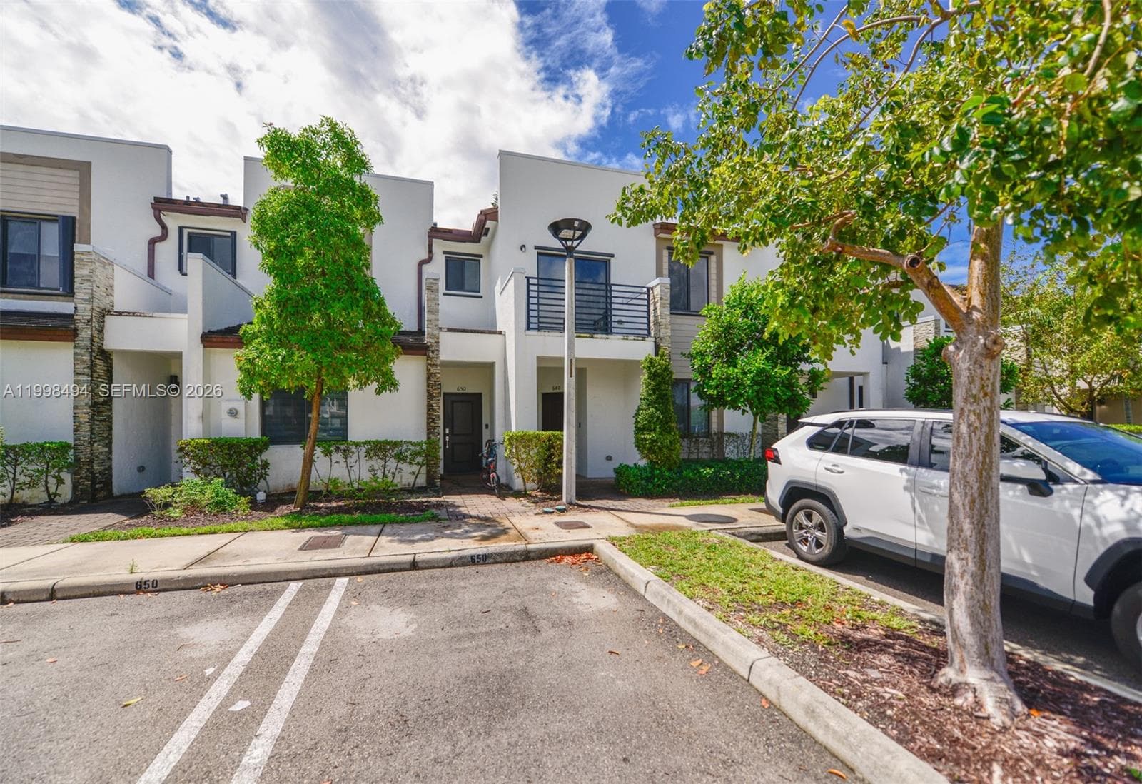 640 NE 207th St, Miami FL 33179 — 55