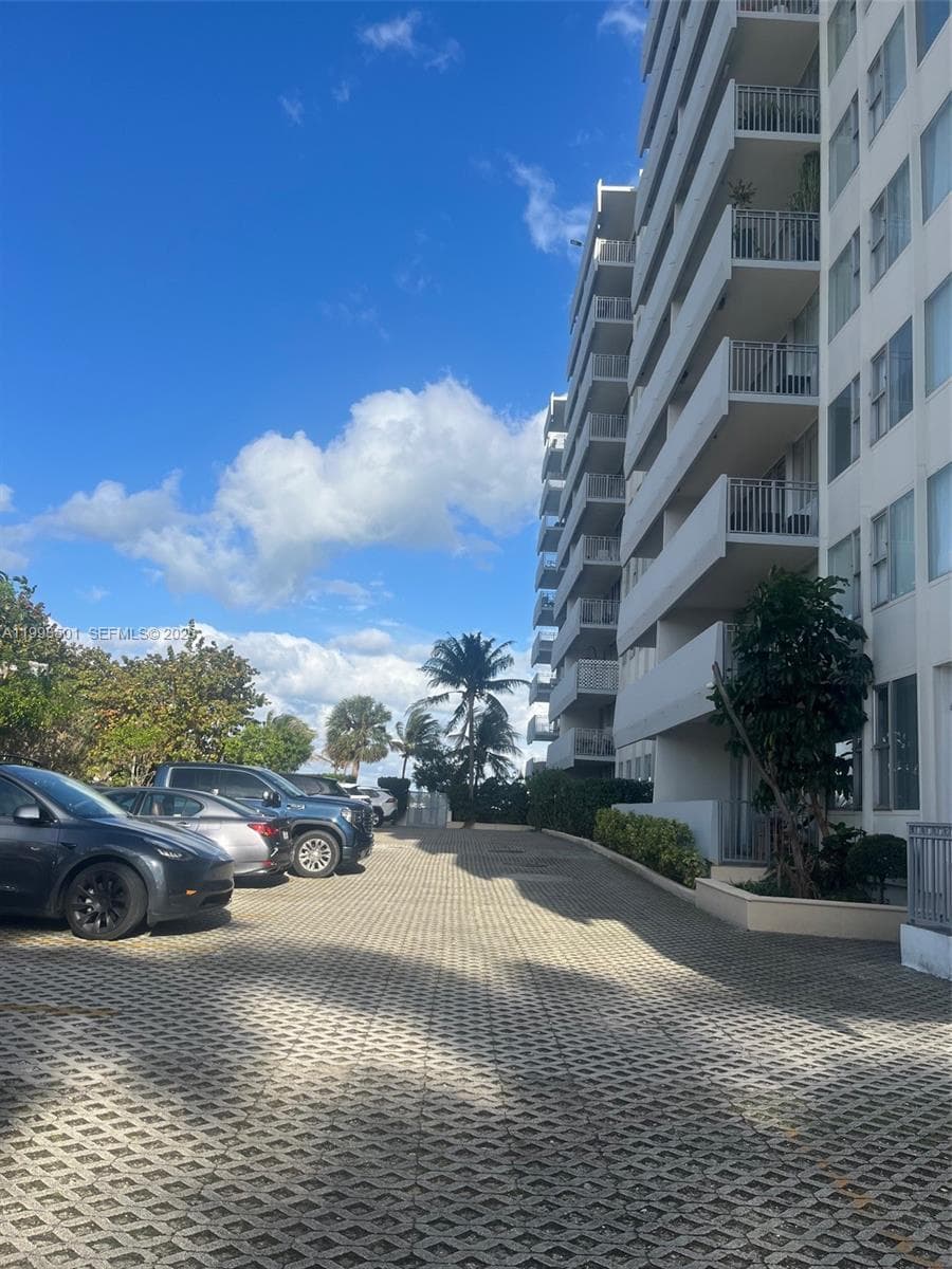 7545 E Treasure Dr # 5H, North Bay Village FL 33141 — 2