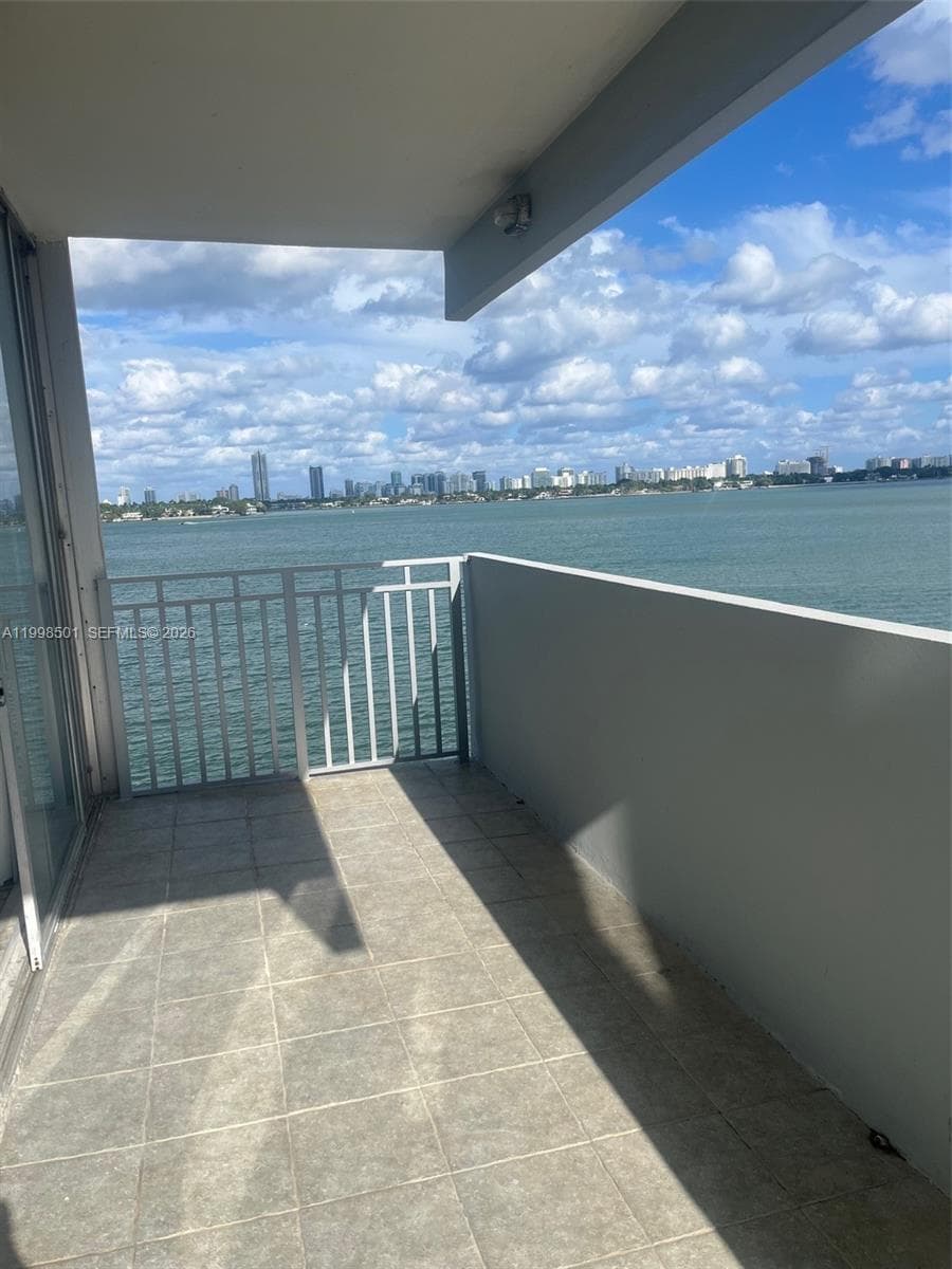 7545 E Treasure Dr # 5H, North Bay Village FL 33141 — 3