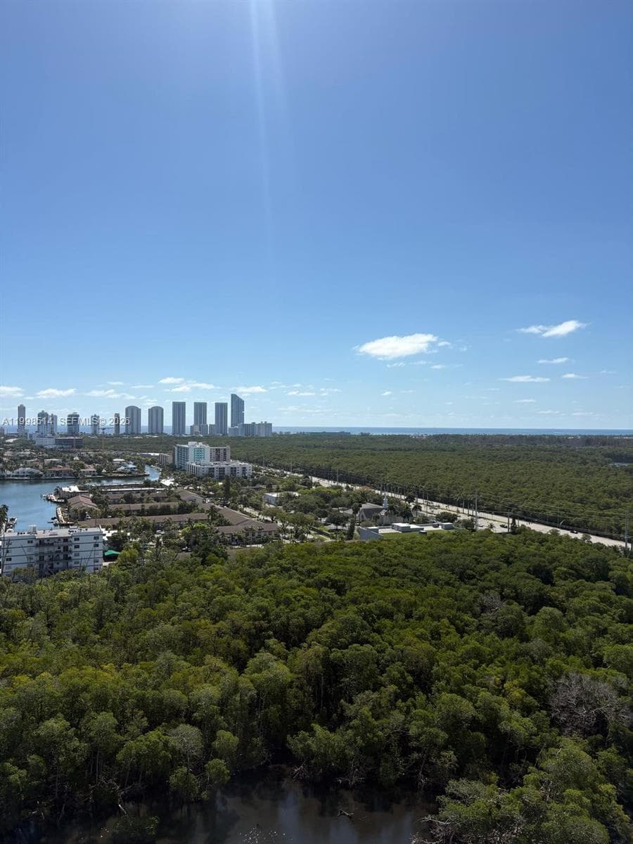16385 Biscayne Blvd # 2118, North Miami Beach FL 33160 — 27