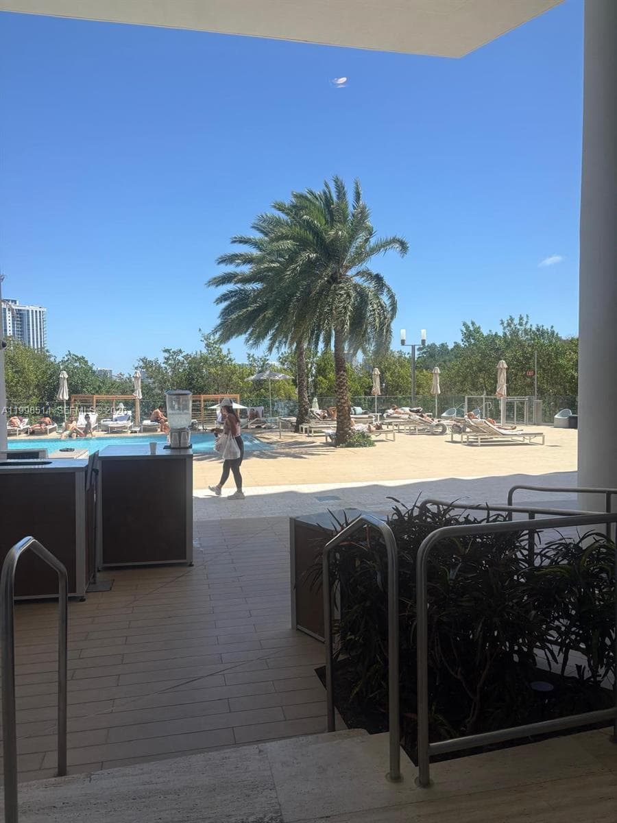 16385 Biscayne Blvd # 2118, North Miami Beach FL 33160 — 6