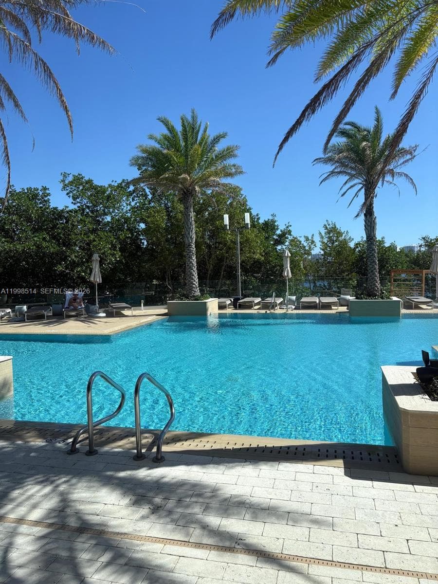 16385 Biscayne Blvd # 2118, North Miami Beach FL 33160 — 7