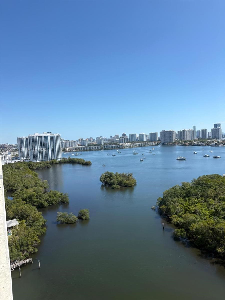 16385 Biscayne Blvd # 2118, North Miami Beach FL 33160 — 28