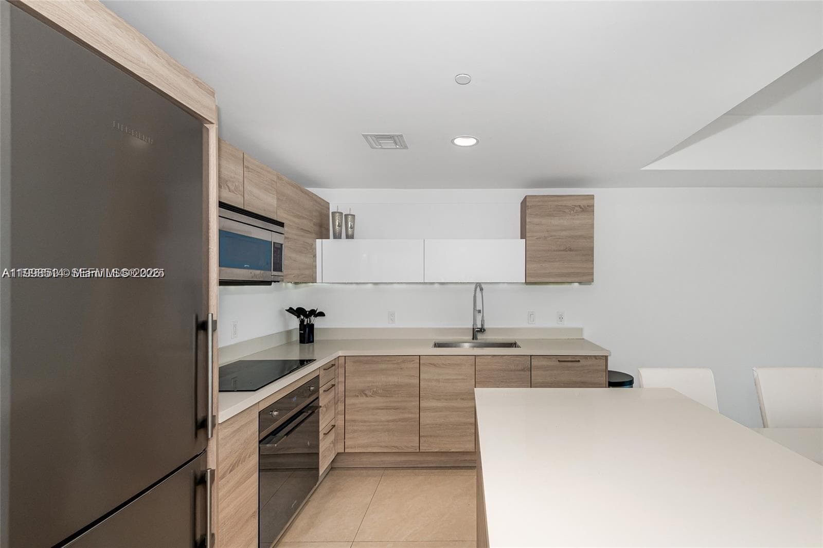 16385 Biscayne Blvd # 2118, North Miami Beach FL 33160 — 24