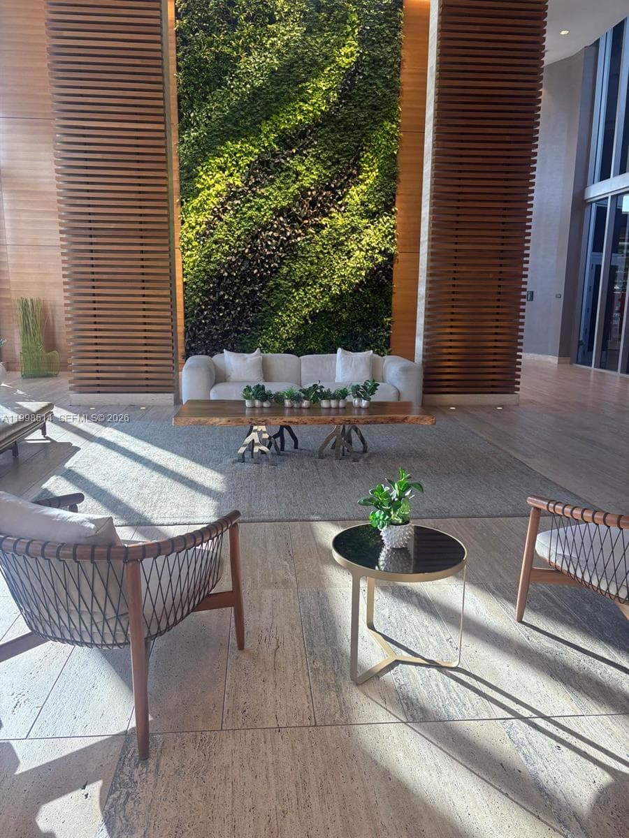 16385 Biscayne Blvd # 2118, North Miami Beach FL 33160 — 10