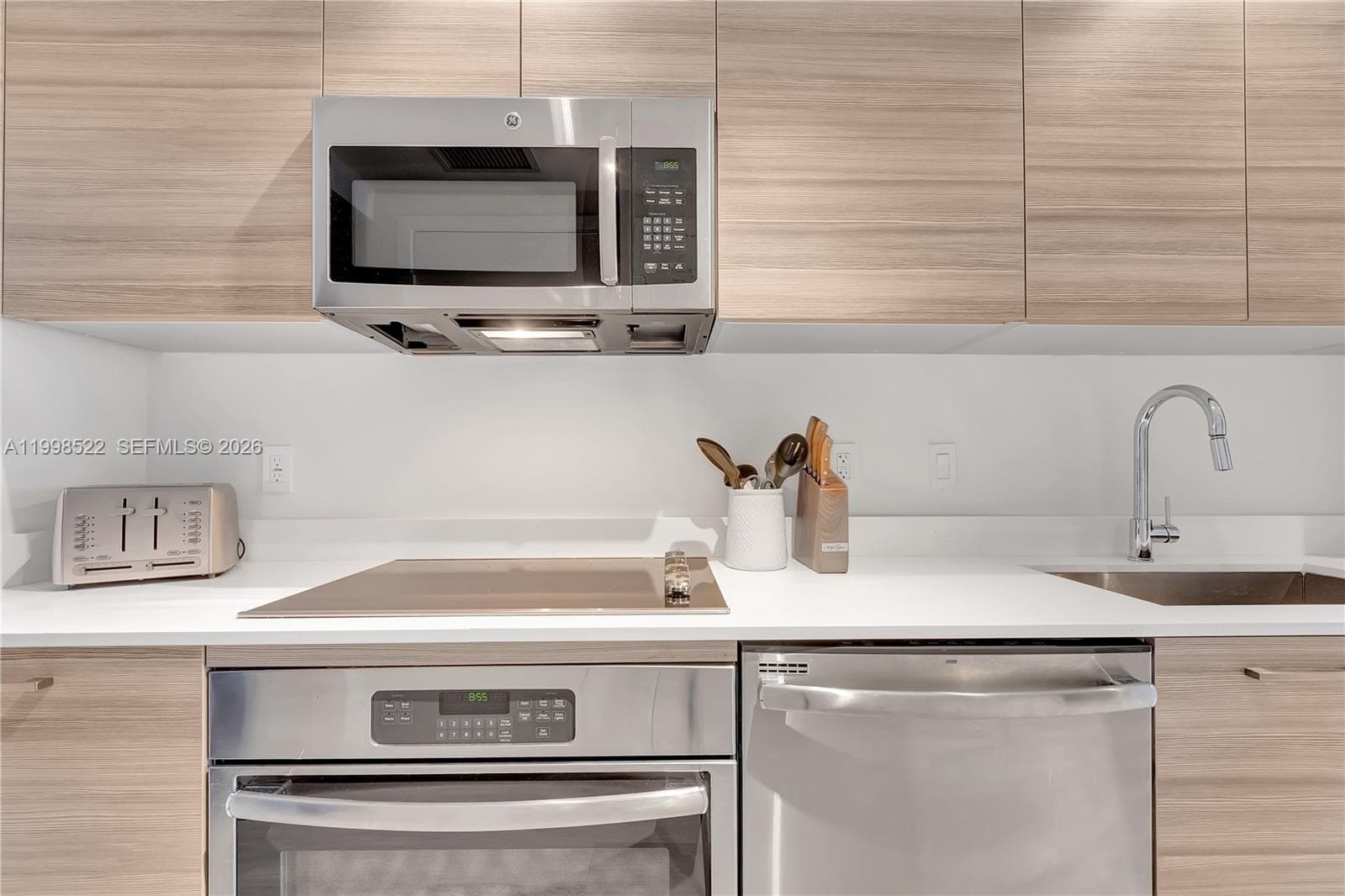 121 NE 34th St # 2815, Miami FL 33137 — 11