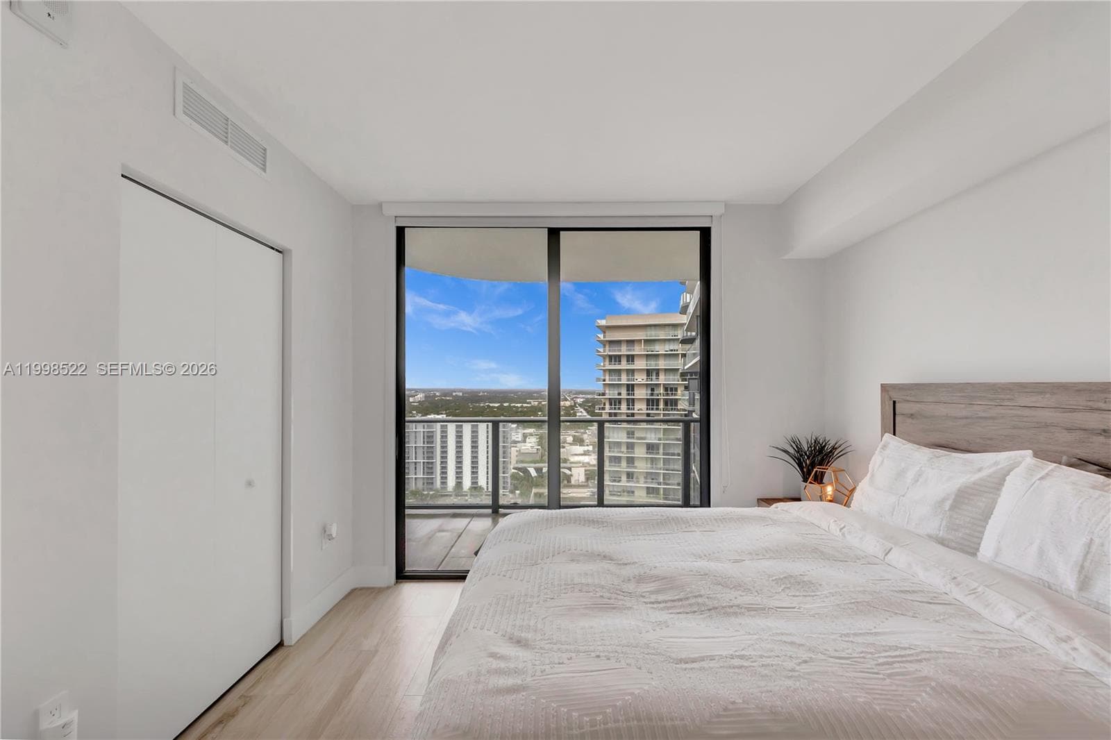 121 NE 34th St # 2815, Miami FL 33137 — 25