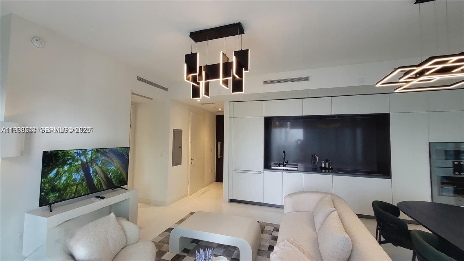 300 Biscayne Blvd Way # 2908, Miami FL 33131 — 1