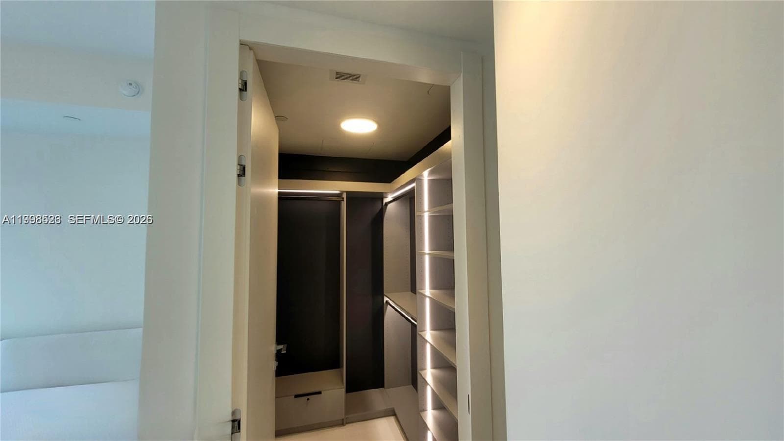 300 Biscayne Blvd Way # 2908, Miami FL 33131 — 8