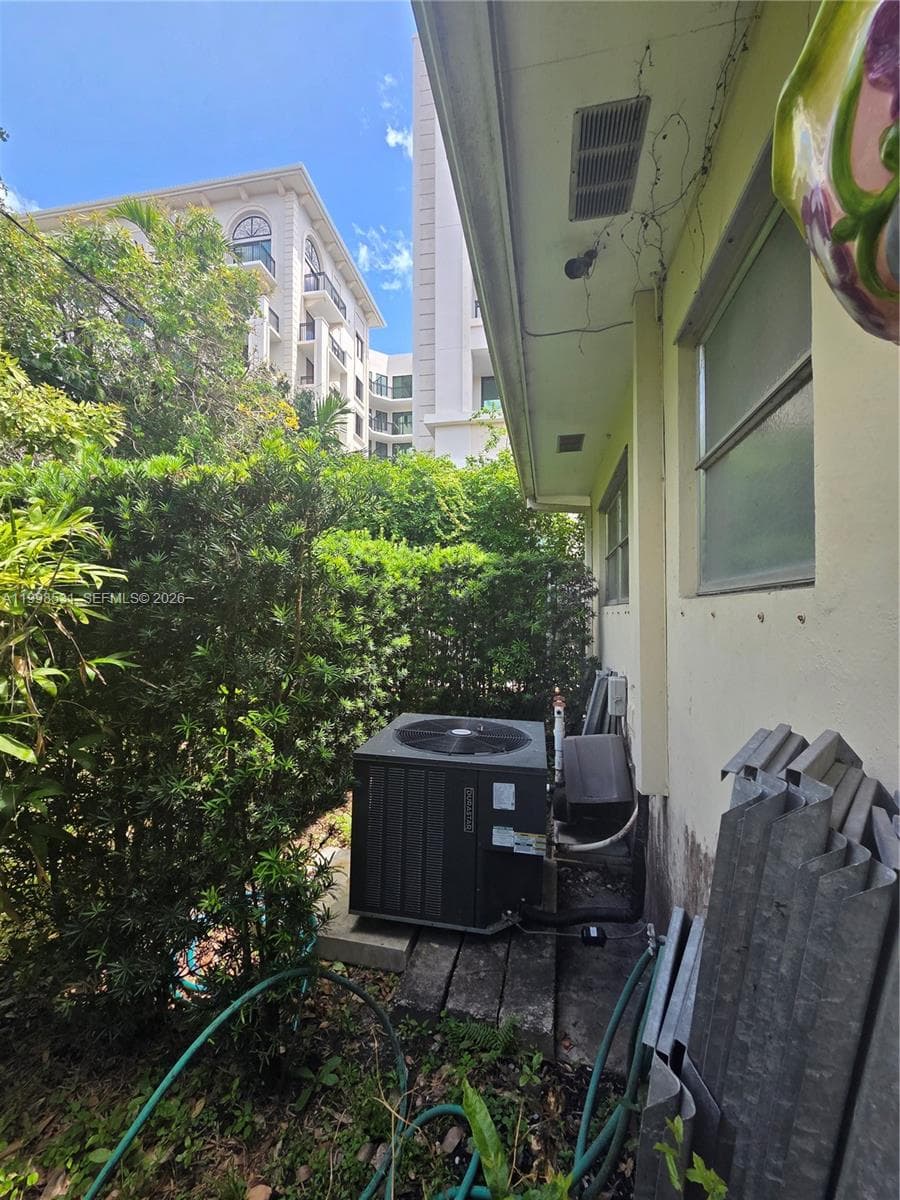 345 Malaga Ave, Coral Gables FL 33134 — 32