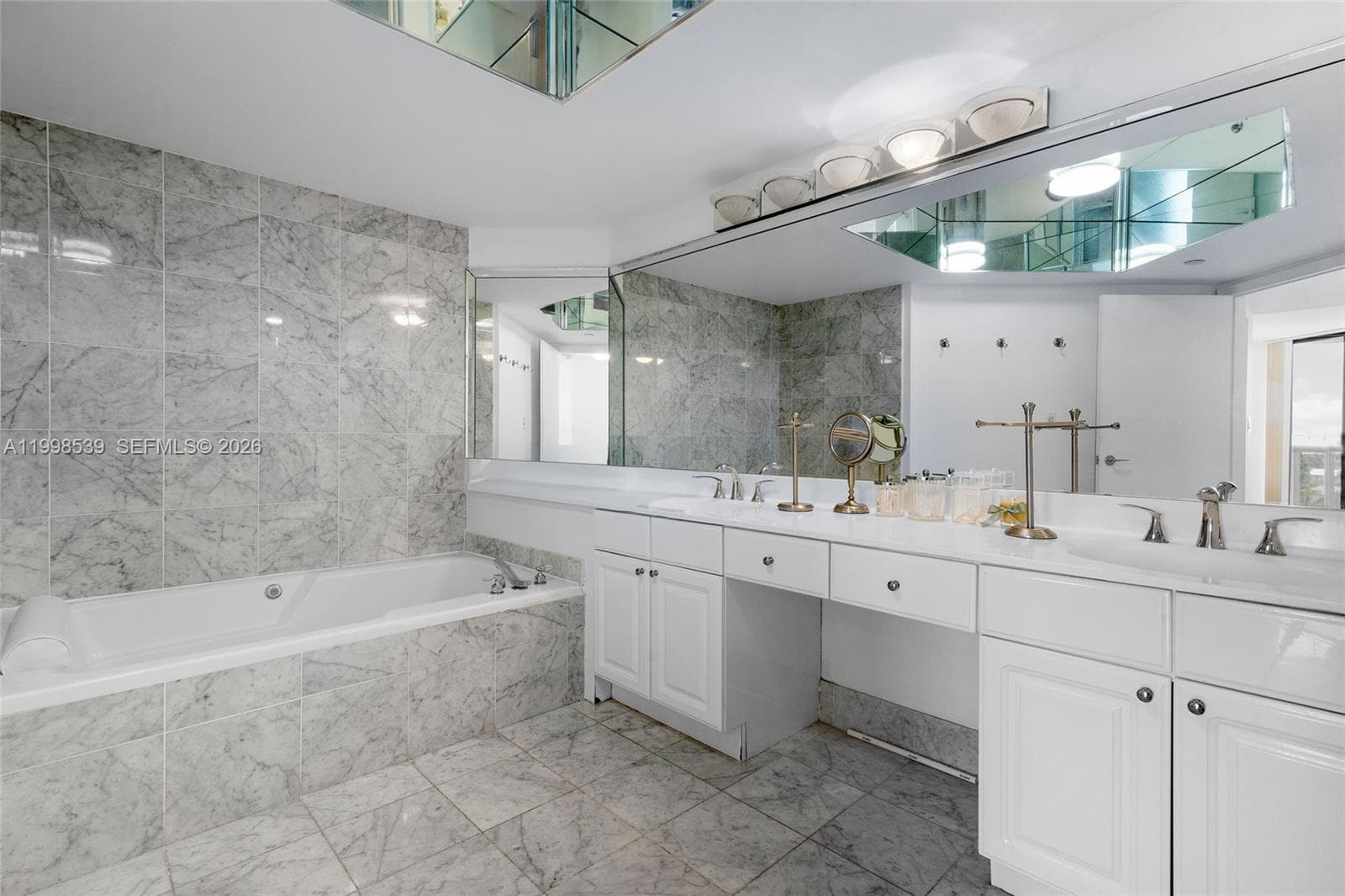 3598 Yacht Club Dr, Aventura FL 33180 — 24