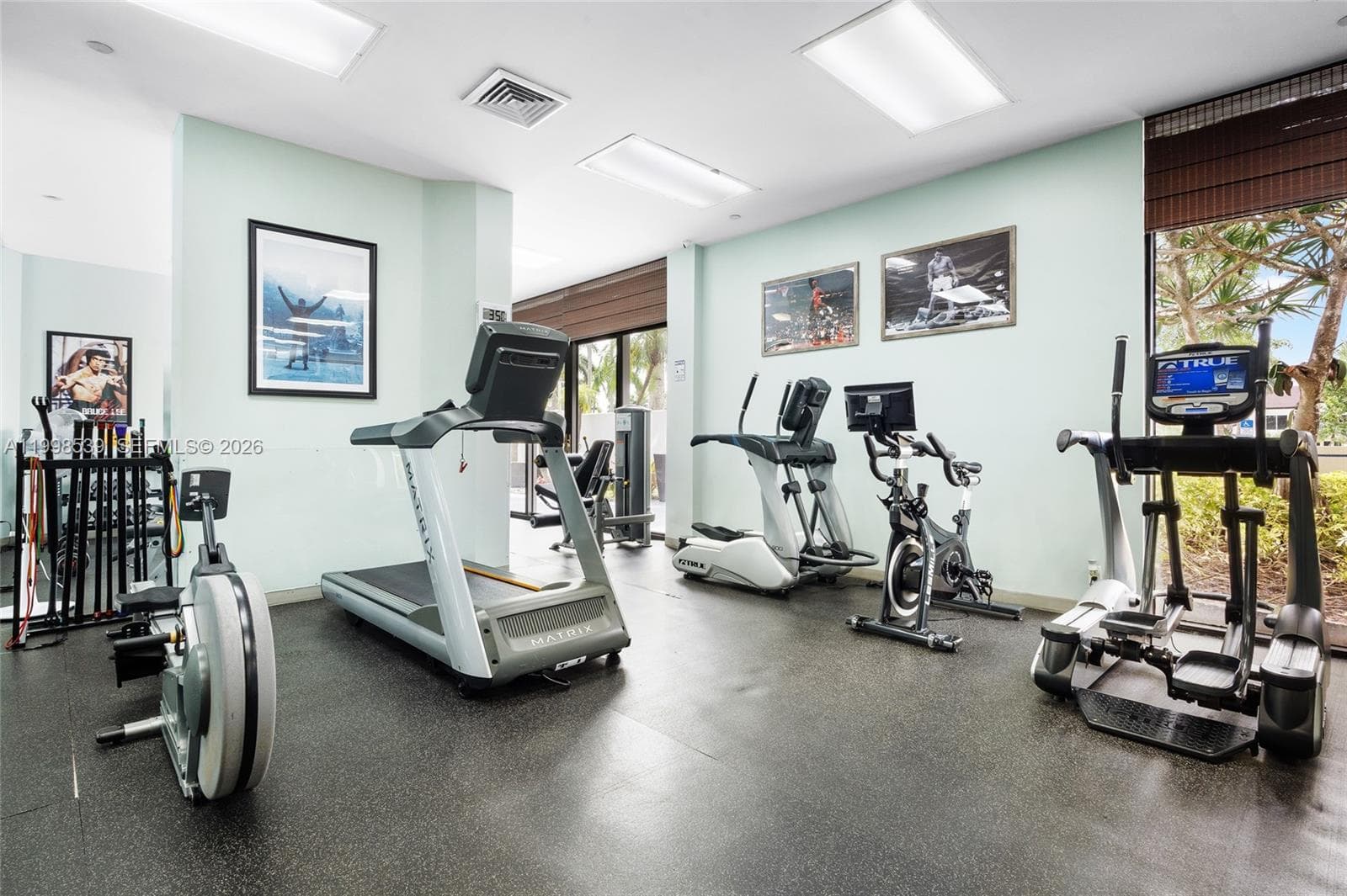 3598 Yacht Club Dr, Aventura FL 33180 — 48