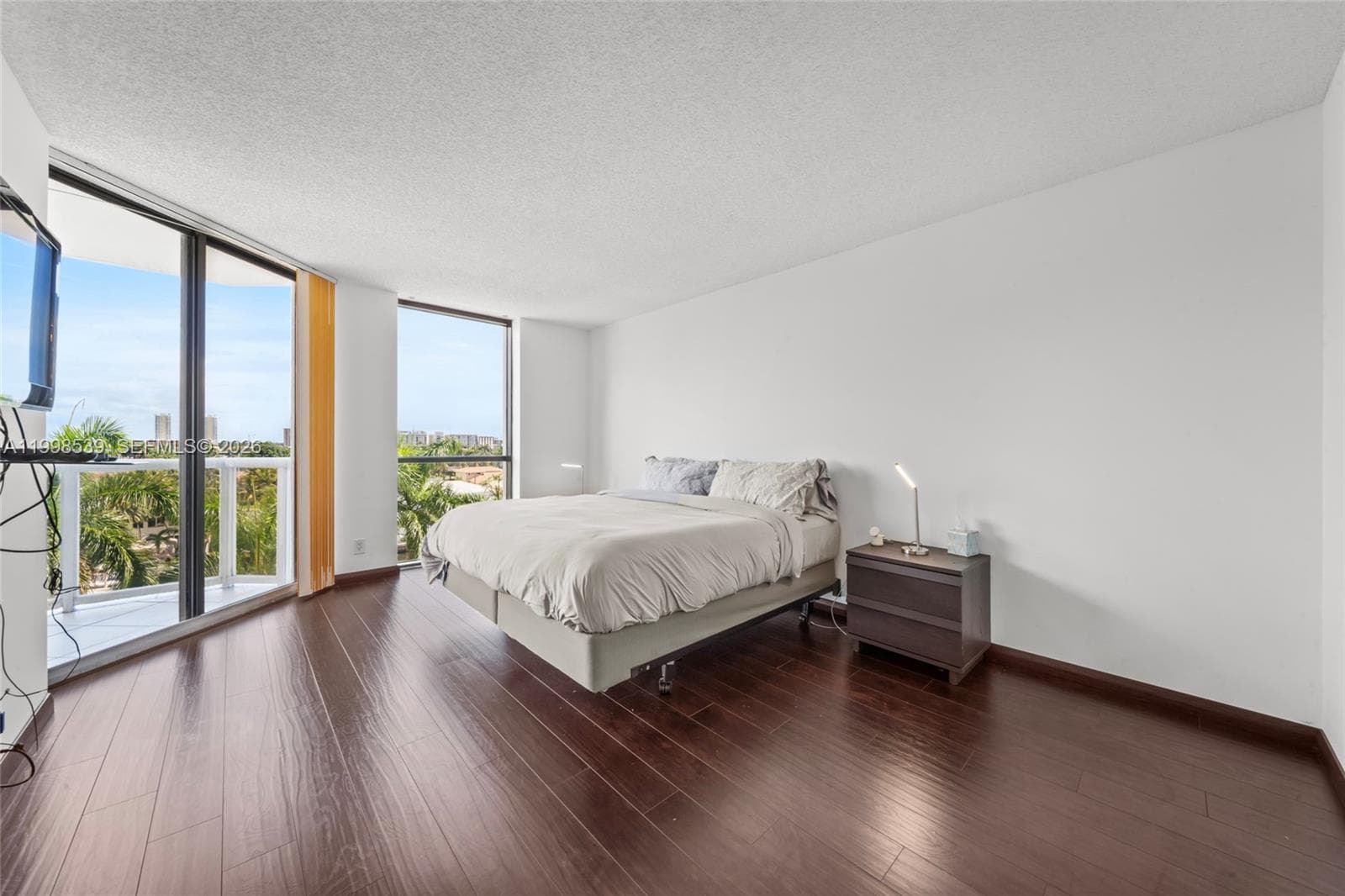 3598 Yacht Club Dr, Aventura FL 33180 — 19