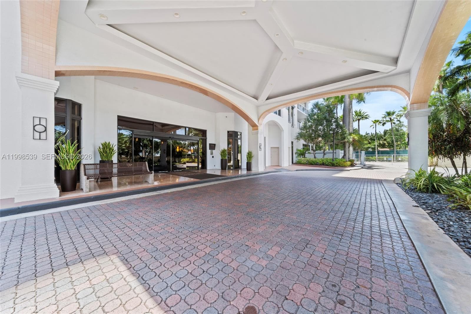 3598 Yacht Club Dr, Aventura FL 33180 — 44
