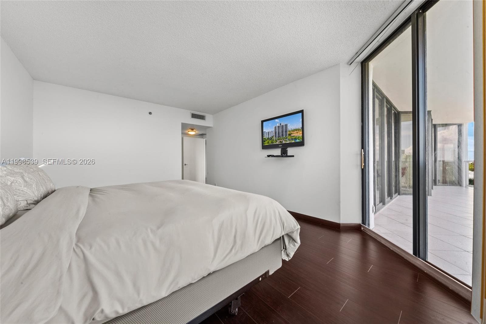 3598 Yacht Club Dr, Aventura FL 33180 — 21