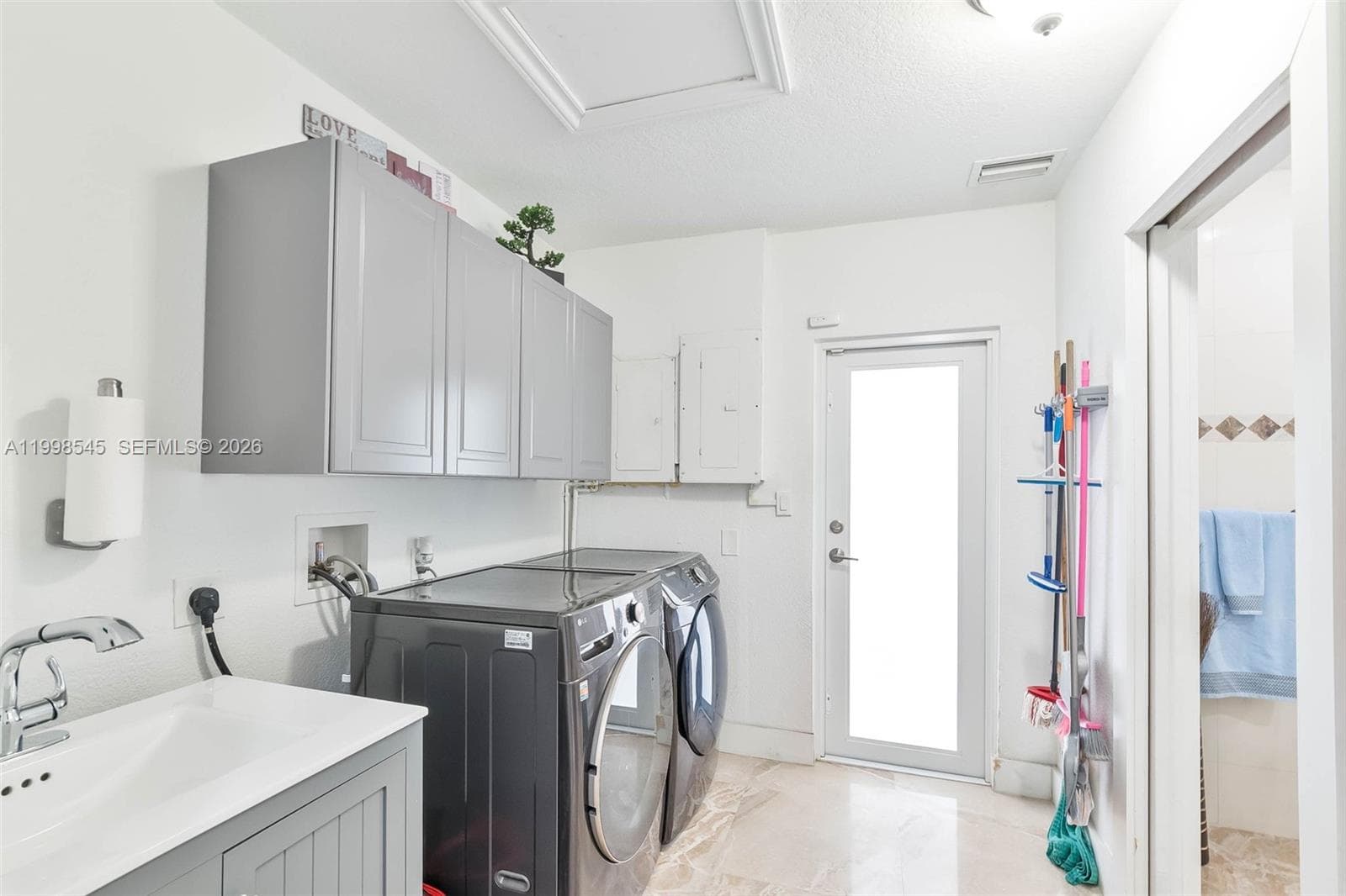 17420 SW 84th Ct, Palmetto Bay FL 33157 — 25