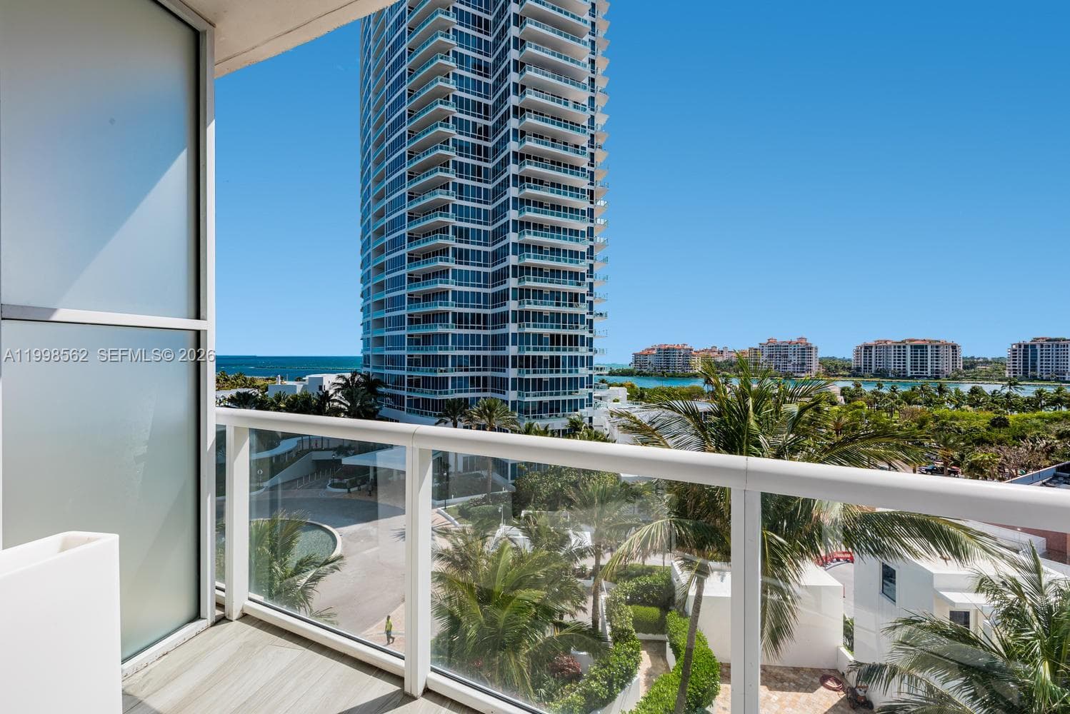 50 S Pointe Dr # 905, Miami Beach FL 33139 — 32