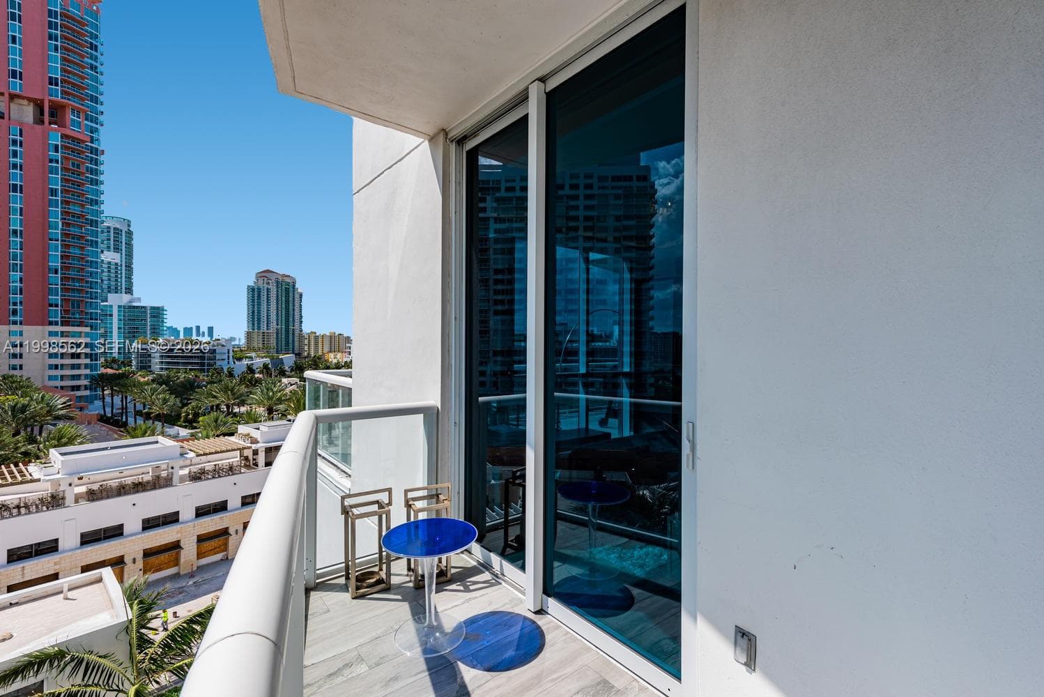 50 S Pointe Dr # 905, Miami Beach FL 33139 — 34