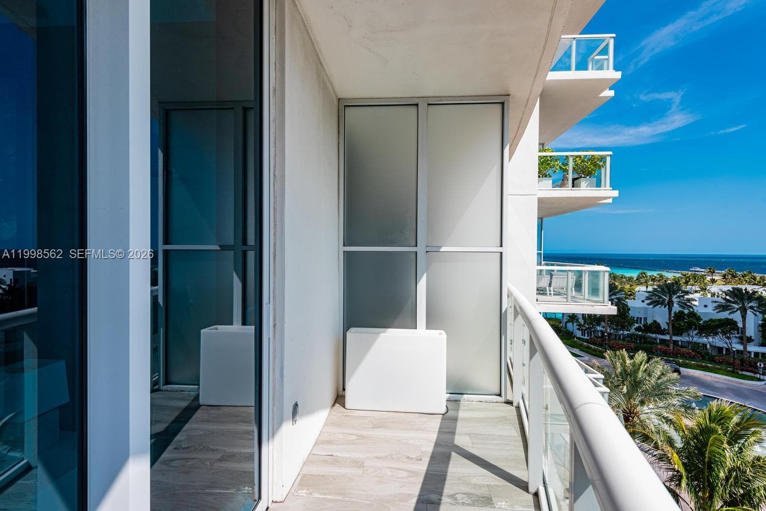 50 S Pointe Dr # 905, Miami Beach FL 33139 — 33