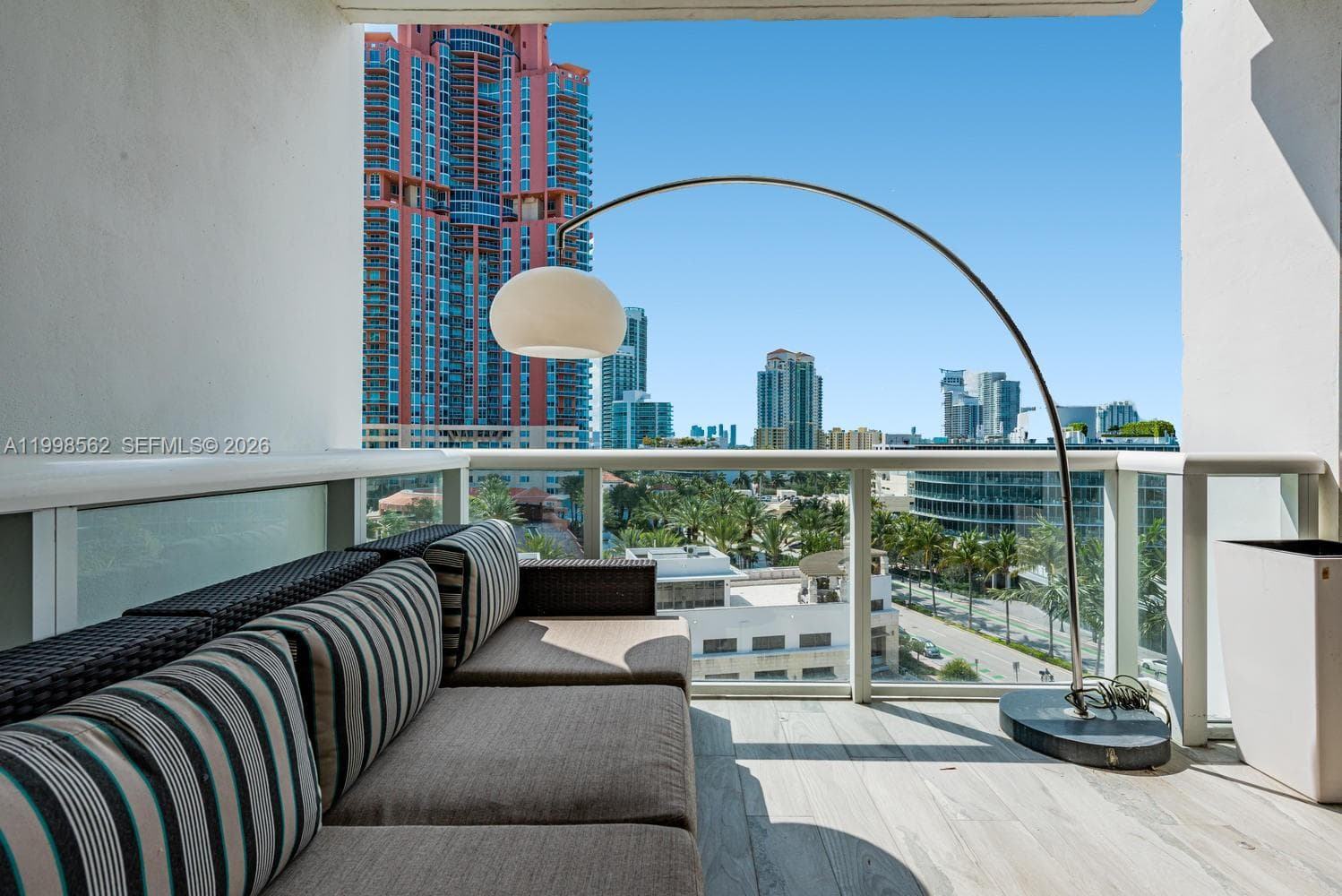 50 S Pointe Dr # 905, Miami Beach FL 33139 — 25
