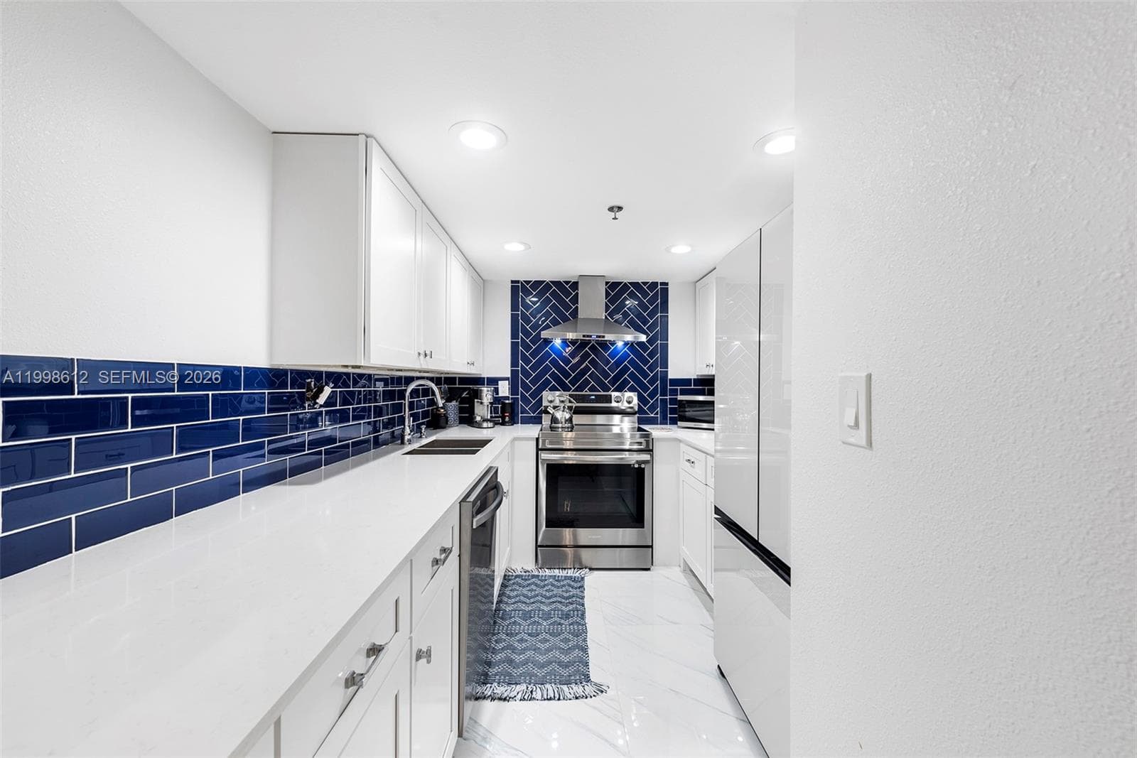 2401 Collins Ave # 1007, Miami Beach FL 33140 — 3