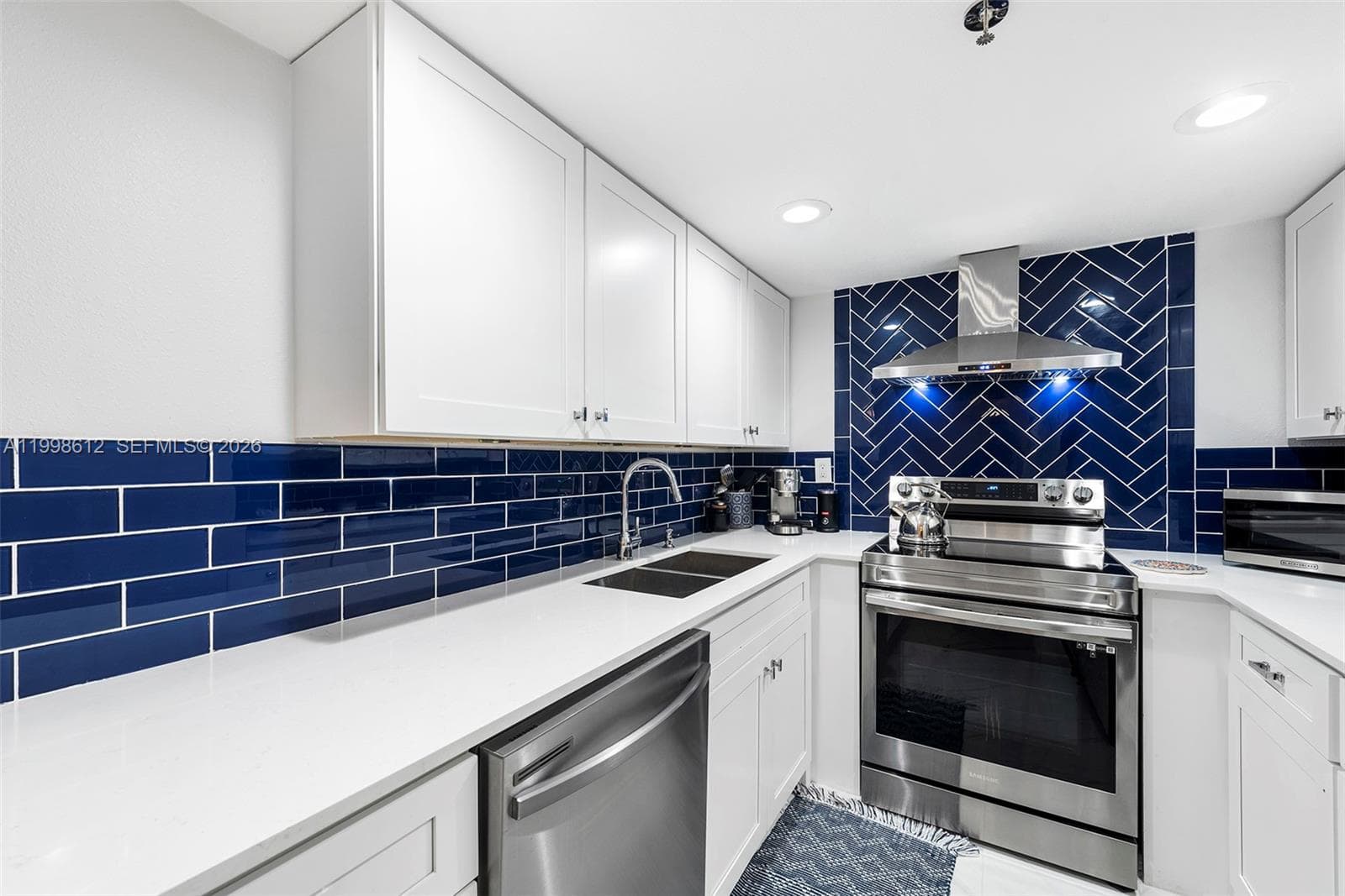 2401 Collins Ave # 1007, Miami Beach FL 33140 — 10