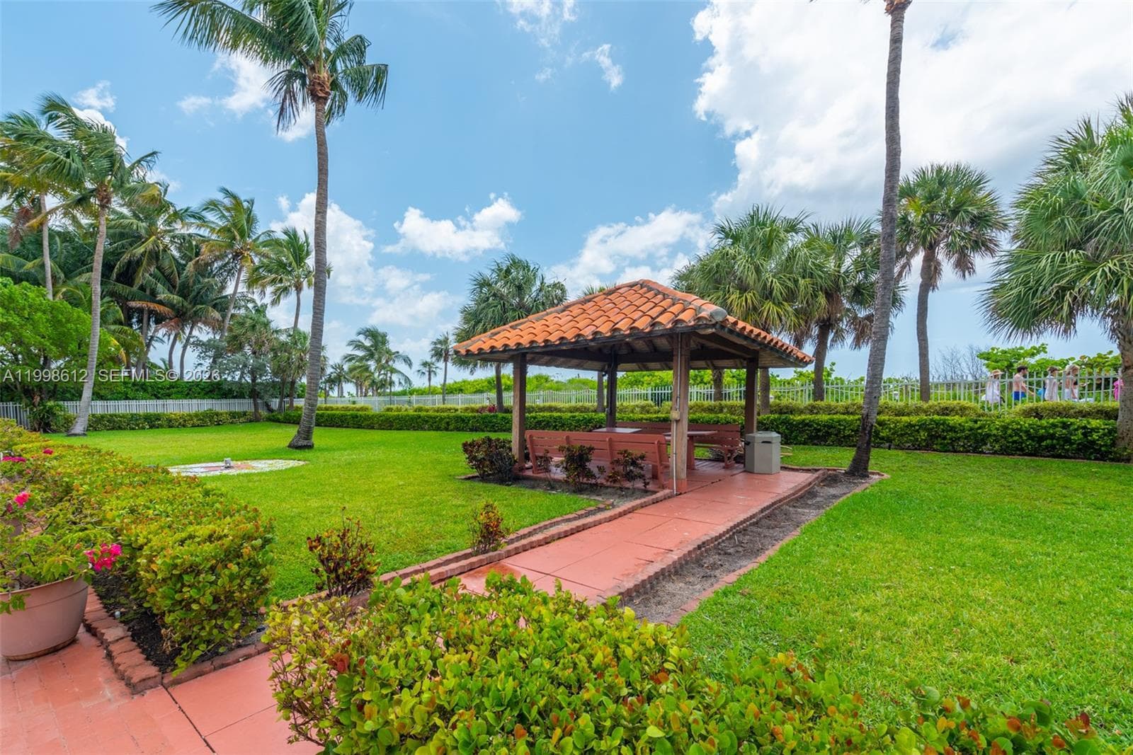 2401 Collins Ave # 1007, Miami Beach FL 33140 — 25